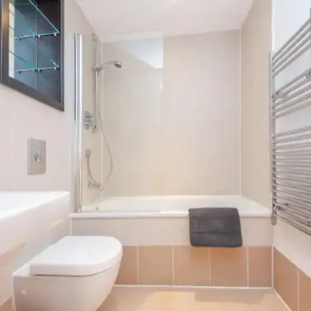 Pass The Keys Panoramic Serenity - Summer Bliss - Dock Appartement *