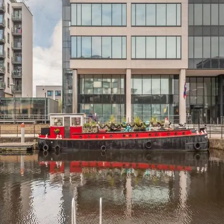 Apartment Dock - Perfect For Couples - Amazing Views - Pass The Keys