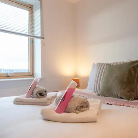 Apartment Pass The Keys Panoramic Serenity - Summer Bliss - Dock Leeds (West Yorkshire)